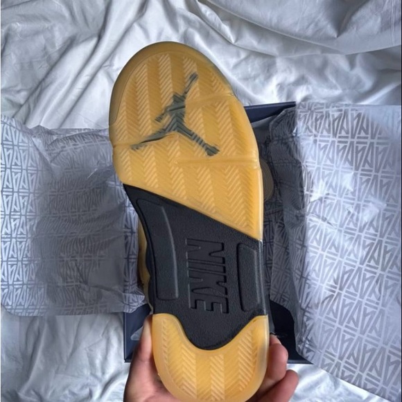 A Ma Maniére x Air Jordan 5 “Dawn” - Picture 4 of 5